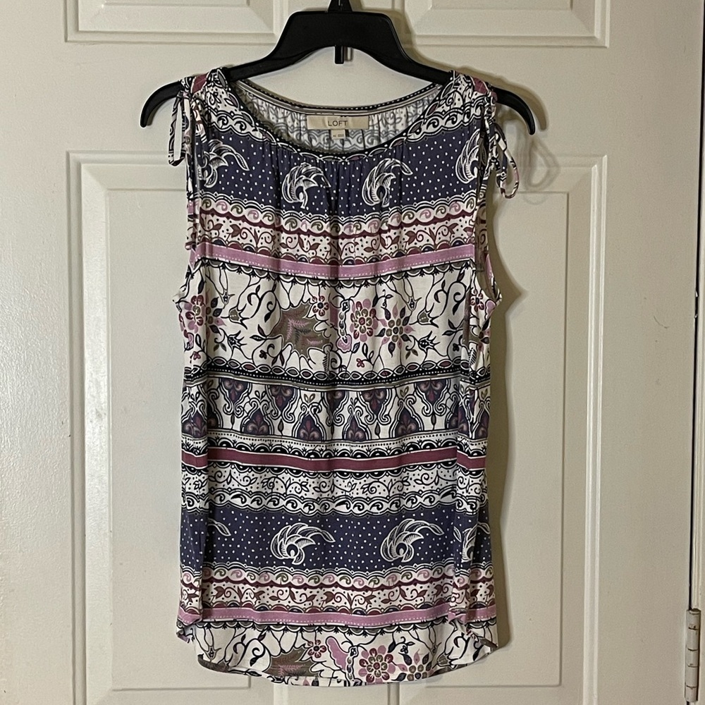 - Loft sleeveless pattern top size X Small - Picture 2 of 8